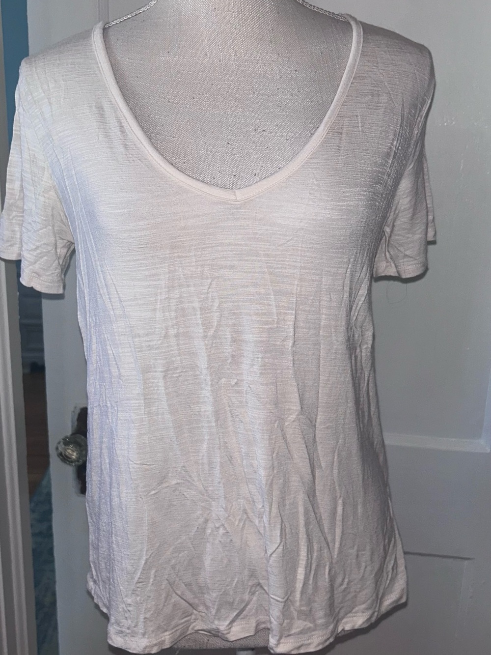 Women's Old Navy Classic V-Neck Short Sleeve Tee - off White size XS